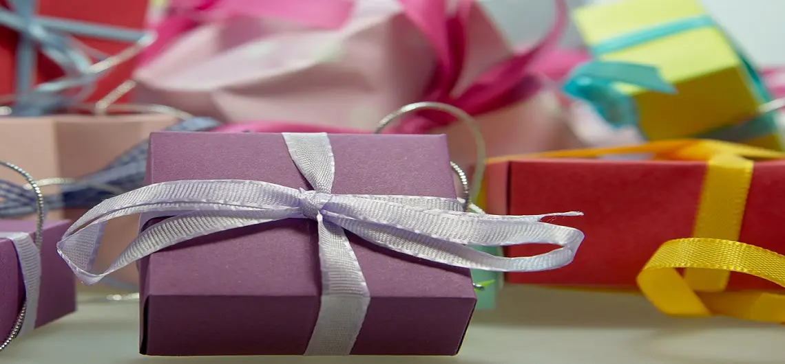 gift-444519_960_720