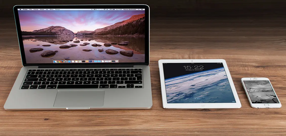 apple-desk-digital-4158