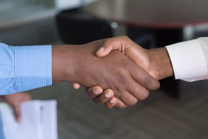 cytonn-photography-vWchRczcQwM-unsplash picture of a hand shaking