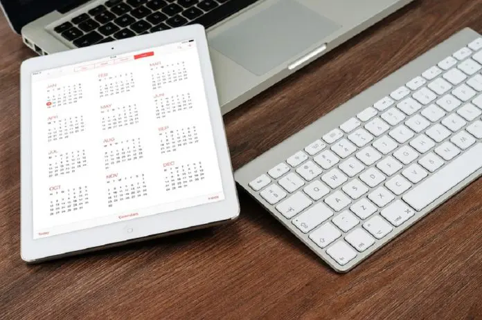 laptop with 2023 calander