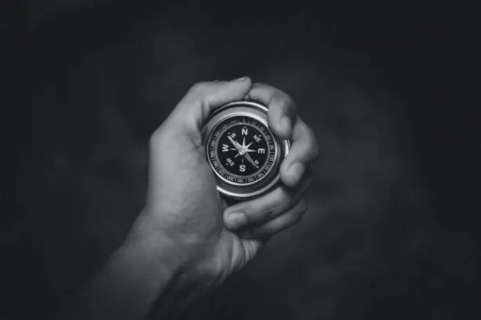 pexels-bakr-magrabi-3385615 compass in hand in black and white image