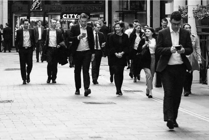 HRHQ Ireland's labour market commutors in their way to work