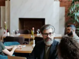 mentor coach chatting in a coffee shop