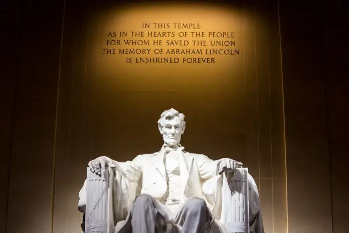 pexels-pixabay-290150 abraham lincoln statue in washington usa