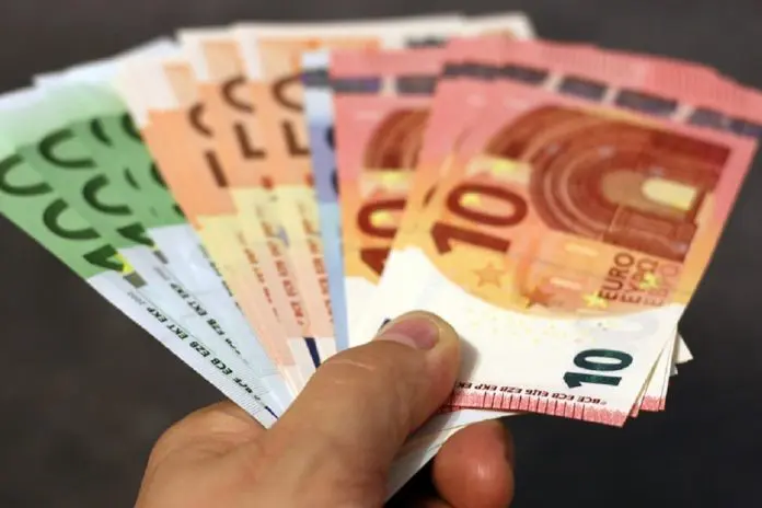 HRHQ Wages