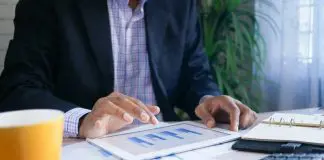 employee looking at HRHQ Organisational chart