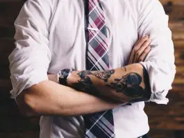 employee with tattoos