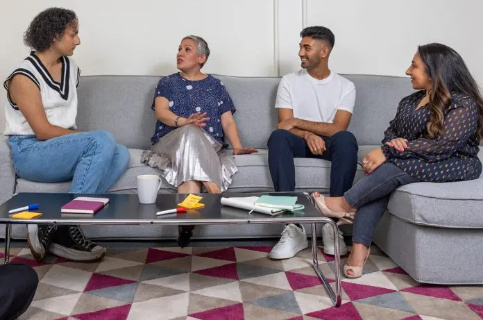 HRHQ Diversity & Inclusion work colleagues in discussion
