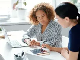 employees discussing share options