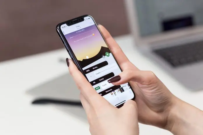 HRHQ Digital balance mobile phone on social media