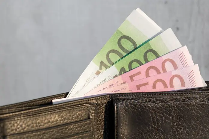 HRHQ EU Pay Directive open wallet with euro notes