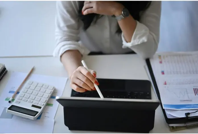 HRHQ Trends 2025 Financial services employee