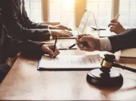 Client and laywer in meeting