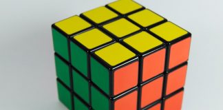 picture of rubics cube puzzle